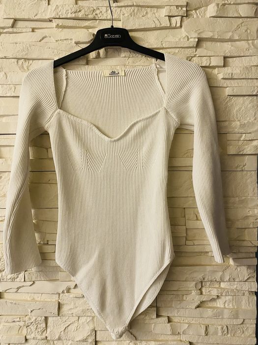 Body białe Mochy z dekoltem ( wzòr Zara)