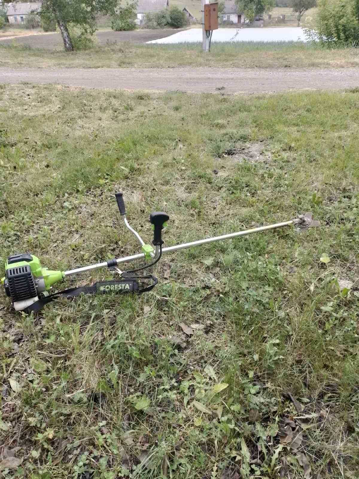 Мотокоса в робочему стані .майже не працувала