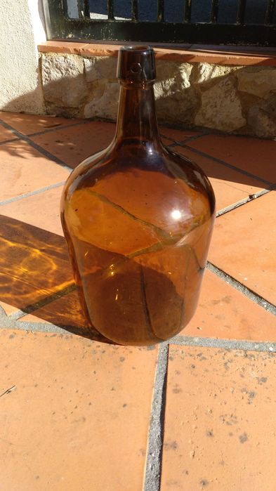 Garrafão antigo em bom estado