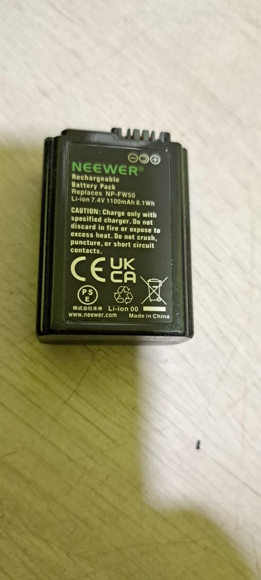 NEEWER NP-FW50 Zestaw ładowarki do aparatów Sony z jednym akumulatorem