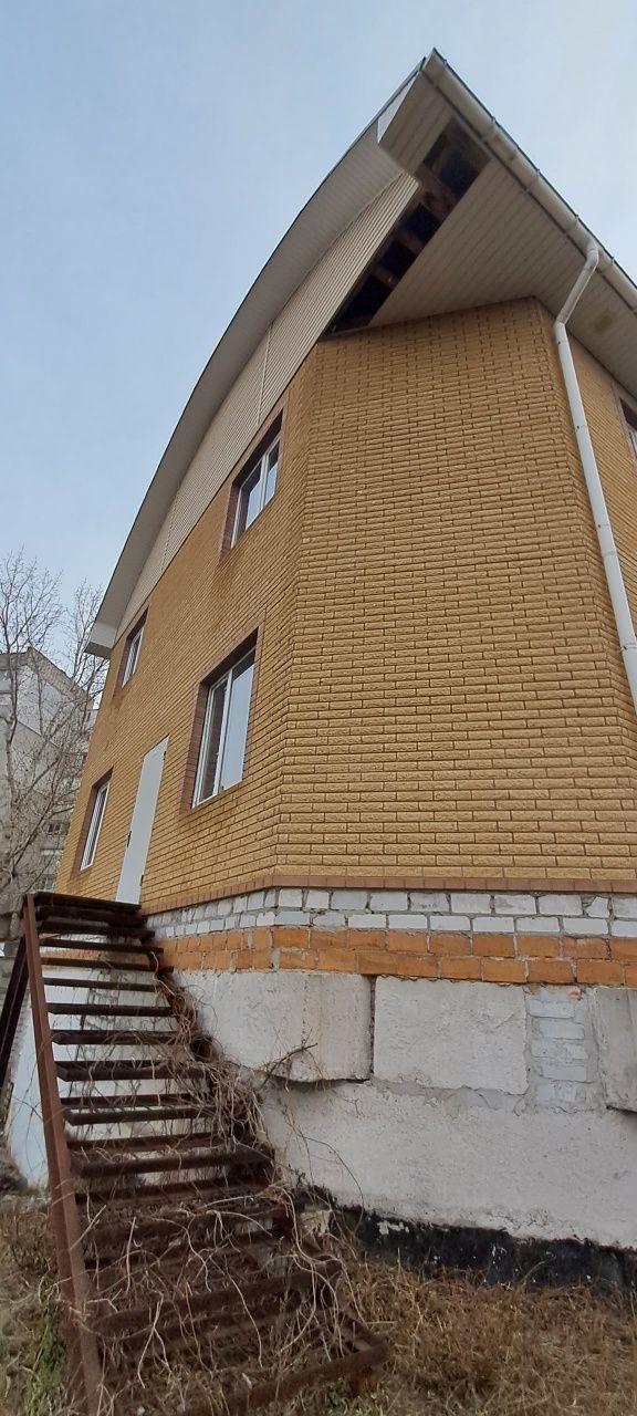 Продам будинок  вул Європейська 300₴ кв. метр