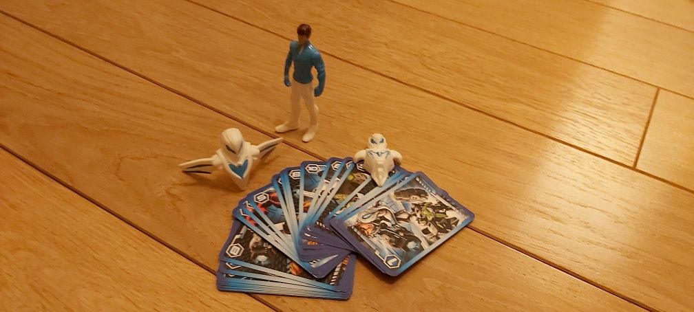 Gra Piotruś Max Steel oraz figurka z dwoma maskami