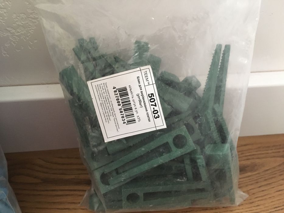 Система для вирівнювання плитки та профіль CD60 i UD28