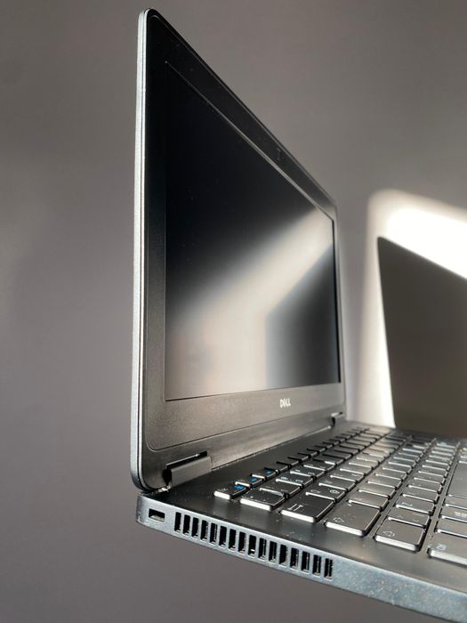 Laptop Dell Latitude E7270 8GB RAM Intel i5 6 gen