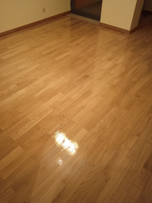 Afagamento envernizamento de todos os tipos de pavimentos de madeira