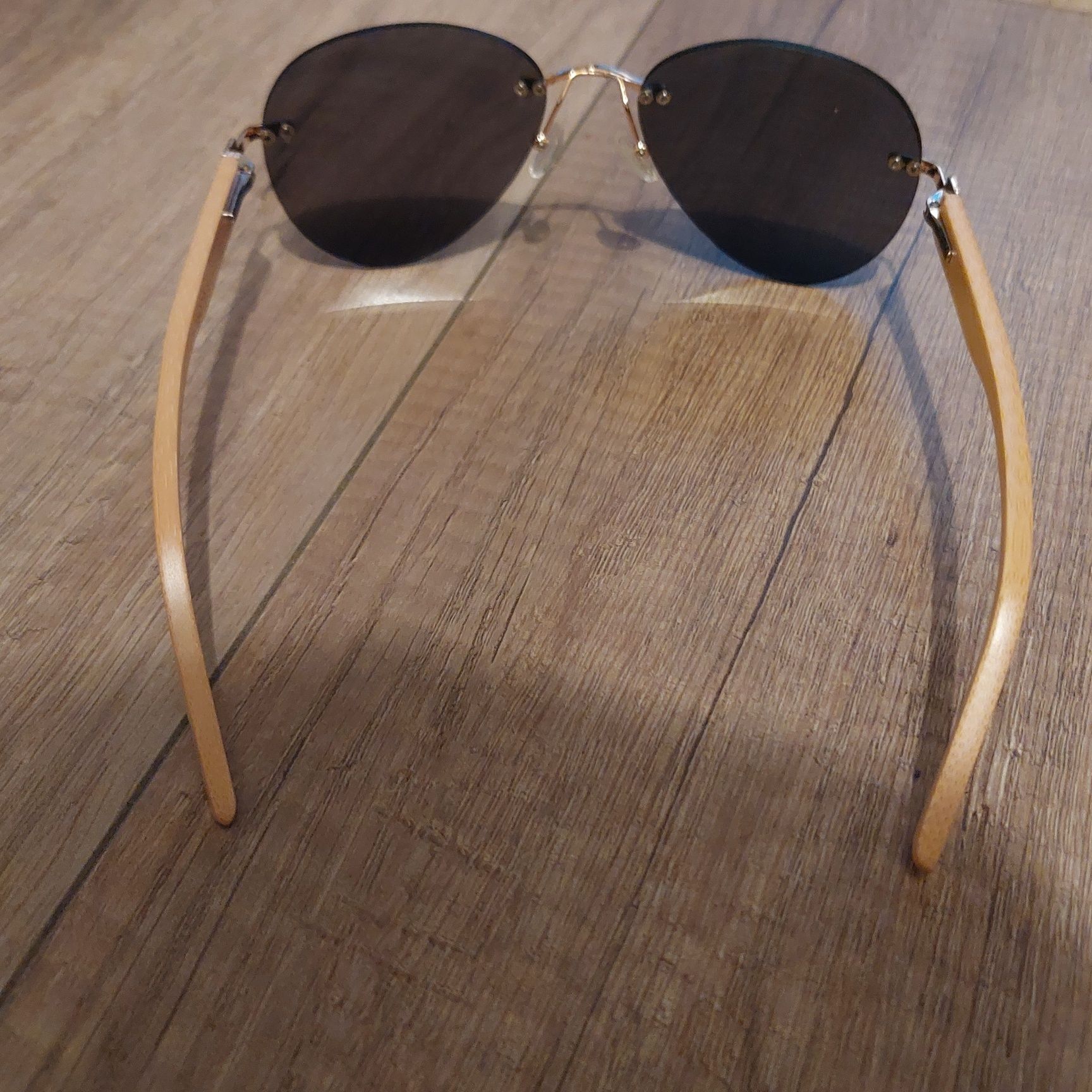 Okulary przeciwsloneczne drewniane