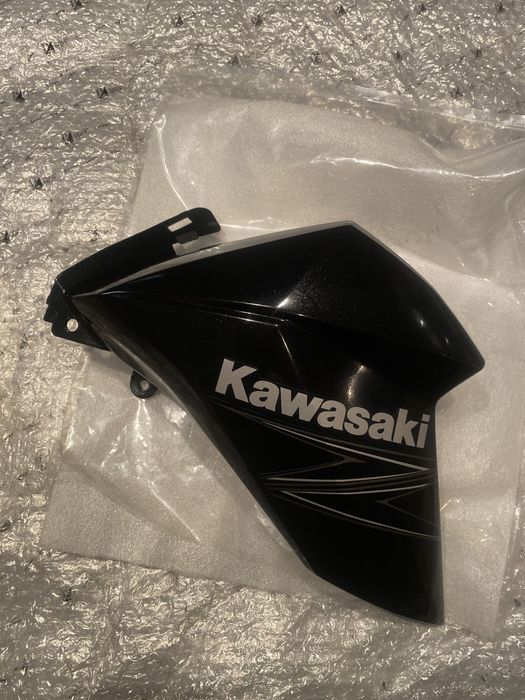 Kawasaki Z800 Owiewka Osłona Prawa N441