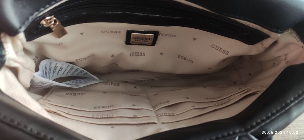 Torebka czarna Guess