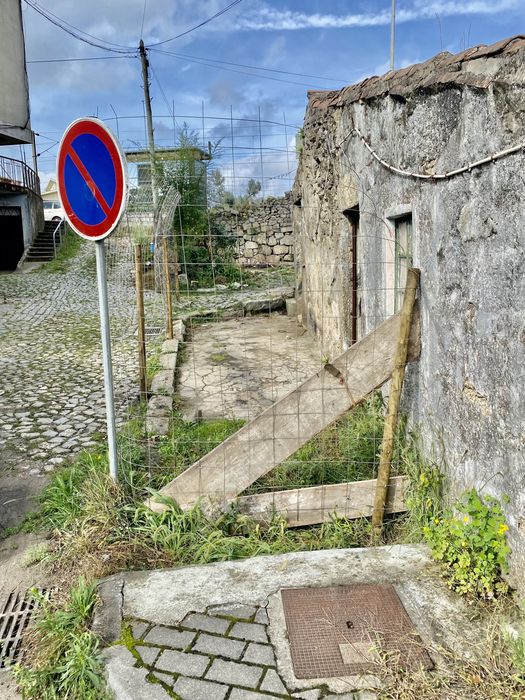 Vende-se moradia com terreno 785m2 Braga ( Delphi Ferreiros)