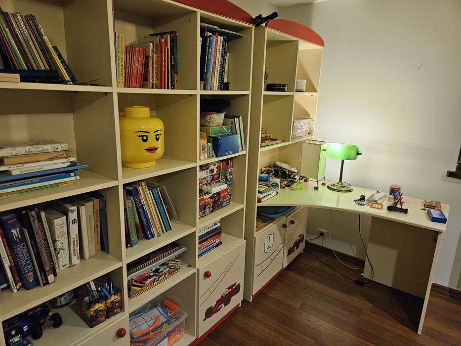Zestaw mebli dziecięcych Meblik. Regał, biurko z regałem i łóżko