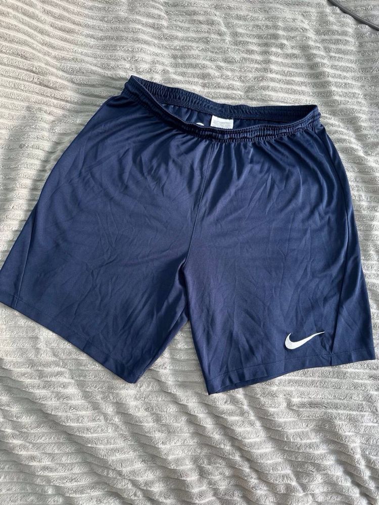 Spodenki sportowe Nike plus koszulki