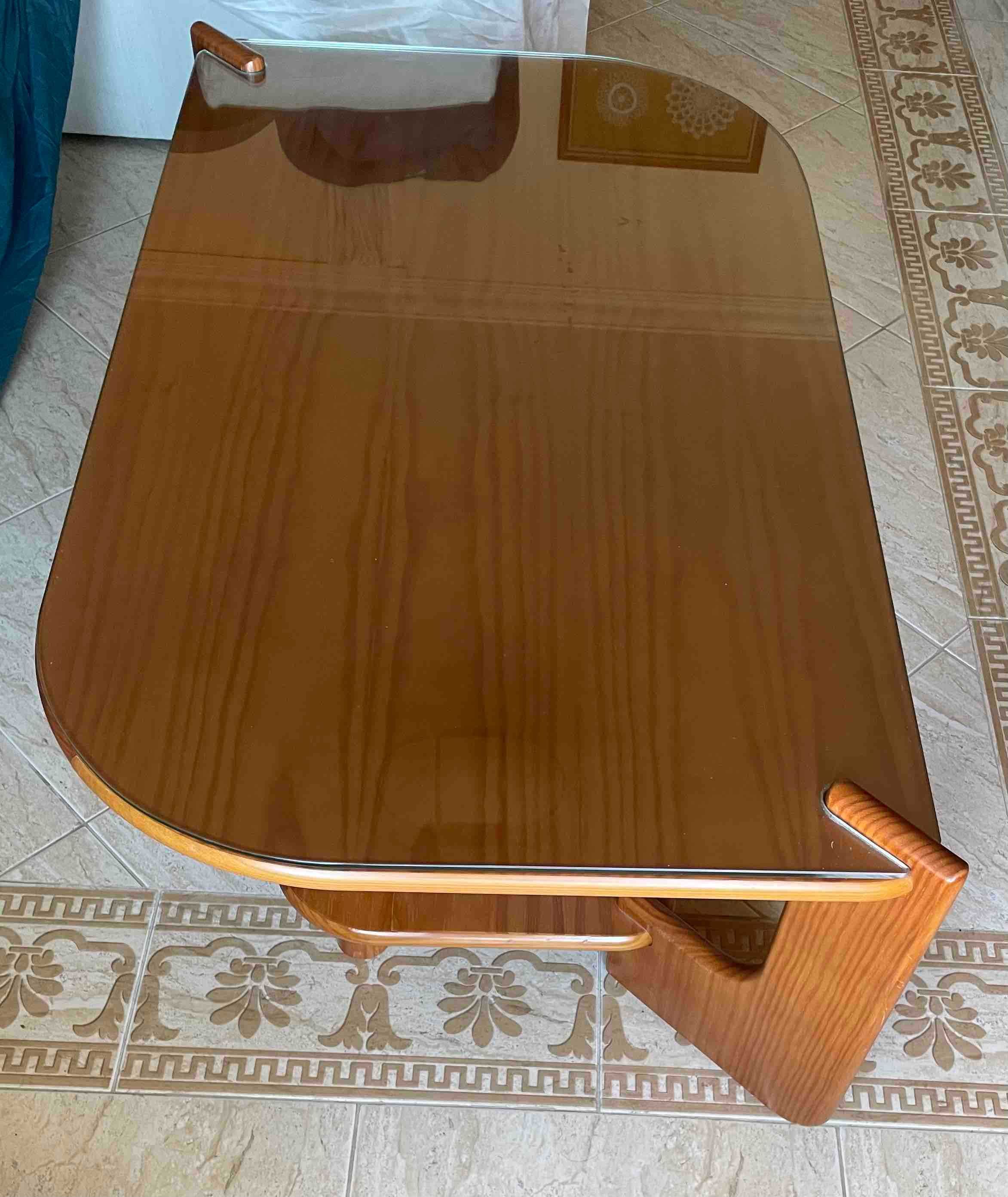 Mesa de centro em madeira e vidro