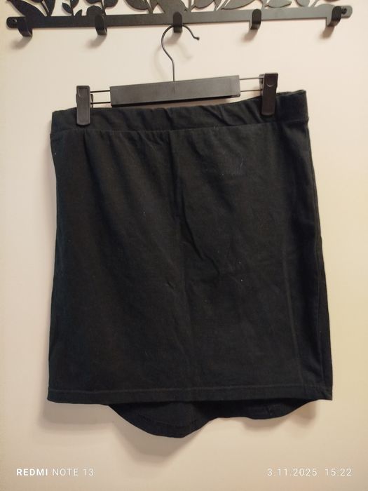 Czarna spódniczka