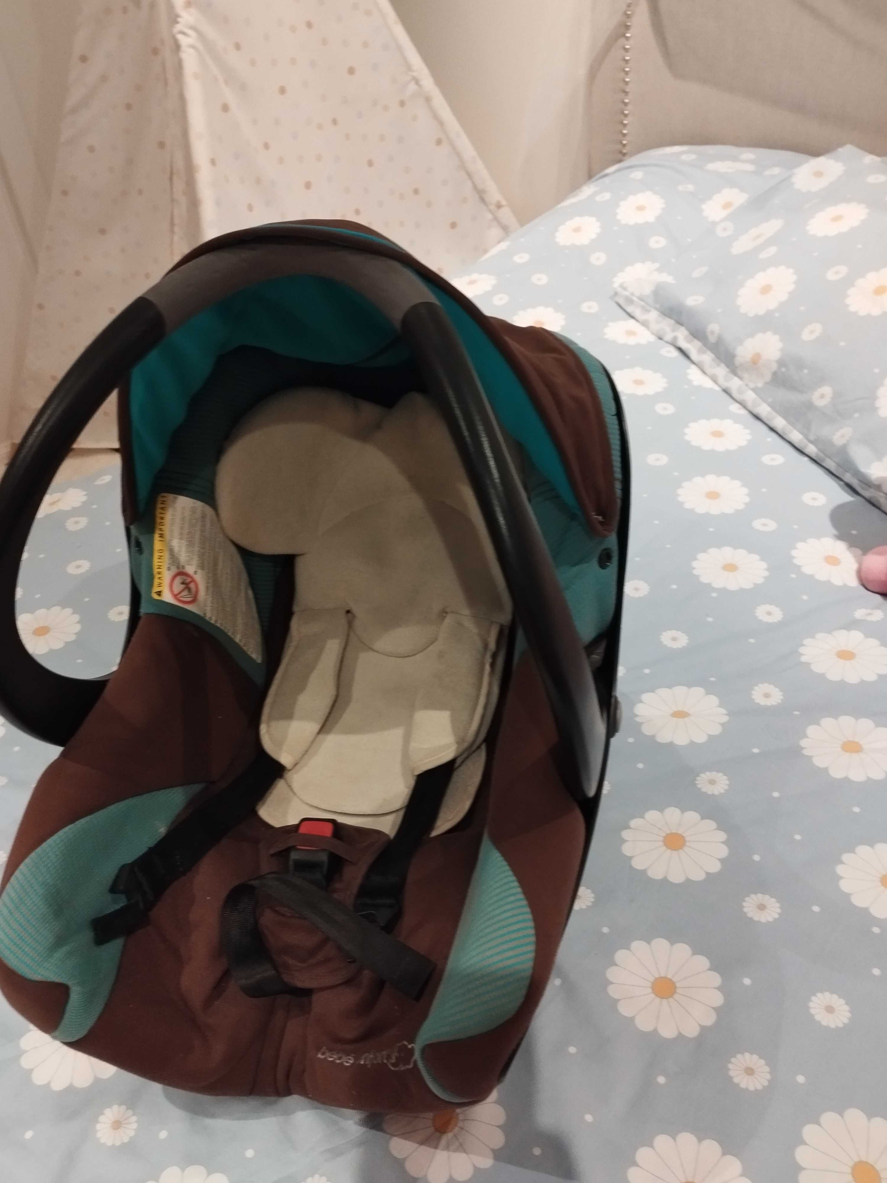 Babycoque/ ovo e mesa de atividades