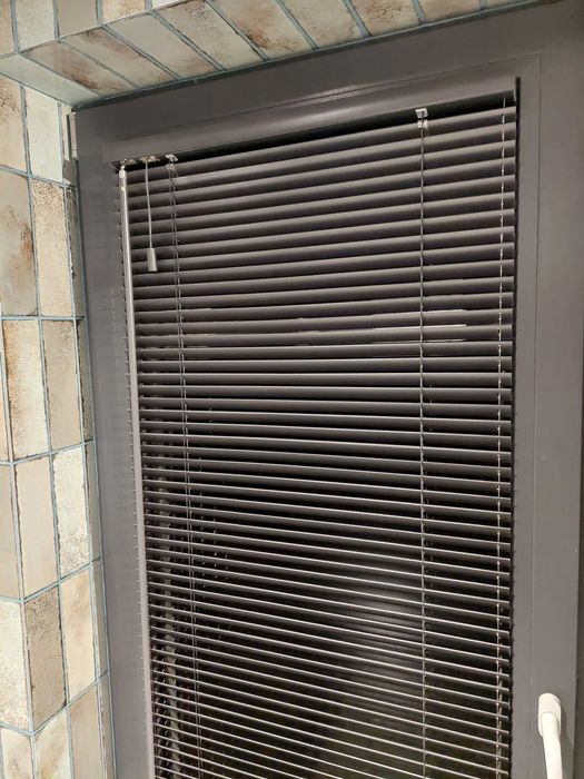 Żaluzje drewniane i aluminiowe na wymiar. Pomiar i montaż.