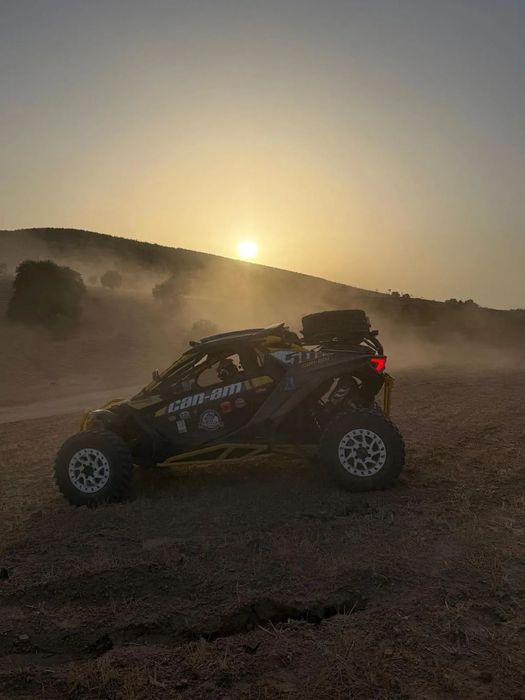 Can-Am Maverick Maverick R model 2024 bezwypadkowy, doposażony z aktywnym zawieszeniem