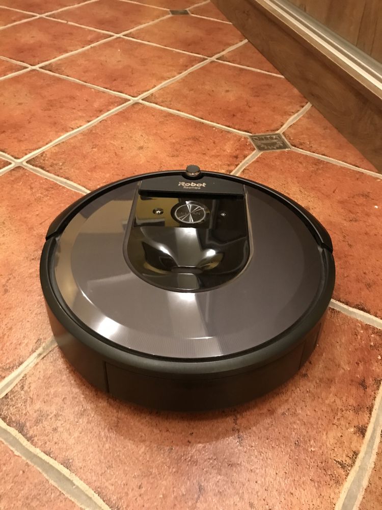 Roomba vacuum i7