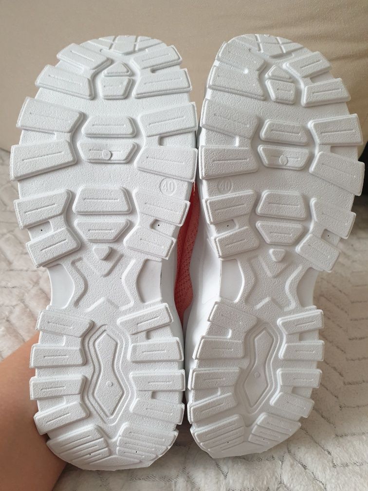 Buty sportowe damskie 39 NOWE