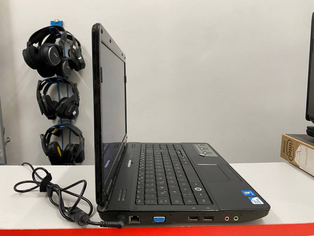 Ноутбук eMachines E525