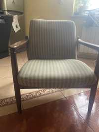 Stare krzesła/fotele, możliwe do kupienia dwa