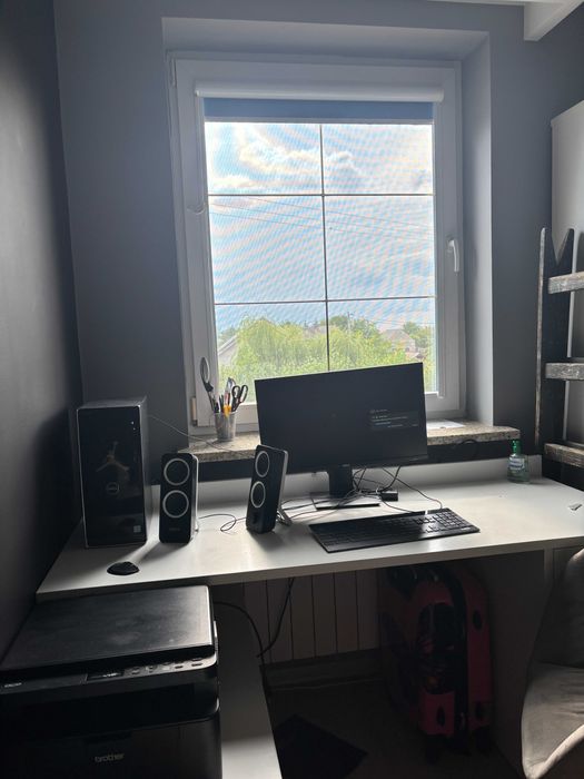 zestaw mebli (łóżko, biurko, szafa, półki oraz szuflady na ciuchy)