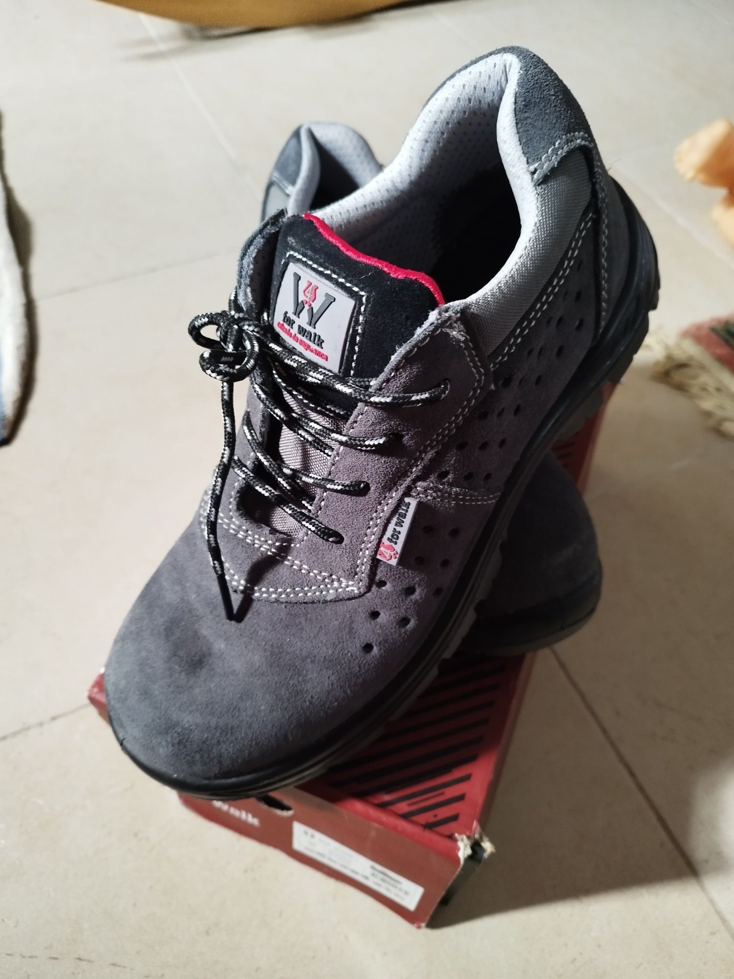 Sapatos de segurança/biqueira de aço n.40 e 42