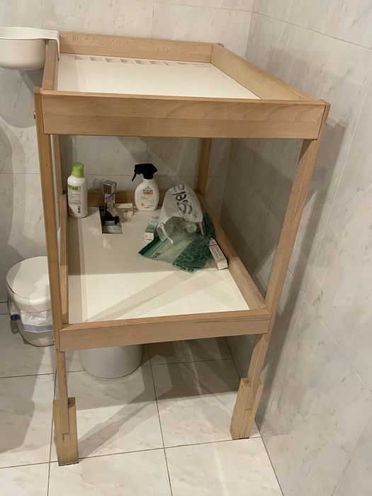 Muda fraldas com acessórios incluidos