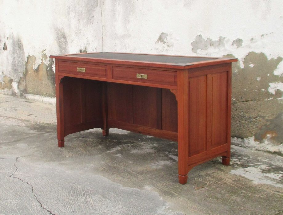 Antiga secretária em madeira de macacaúba