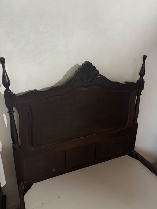 Cama de Solteiro com Mesa de Cabeceira