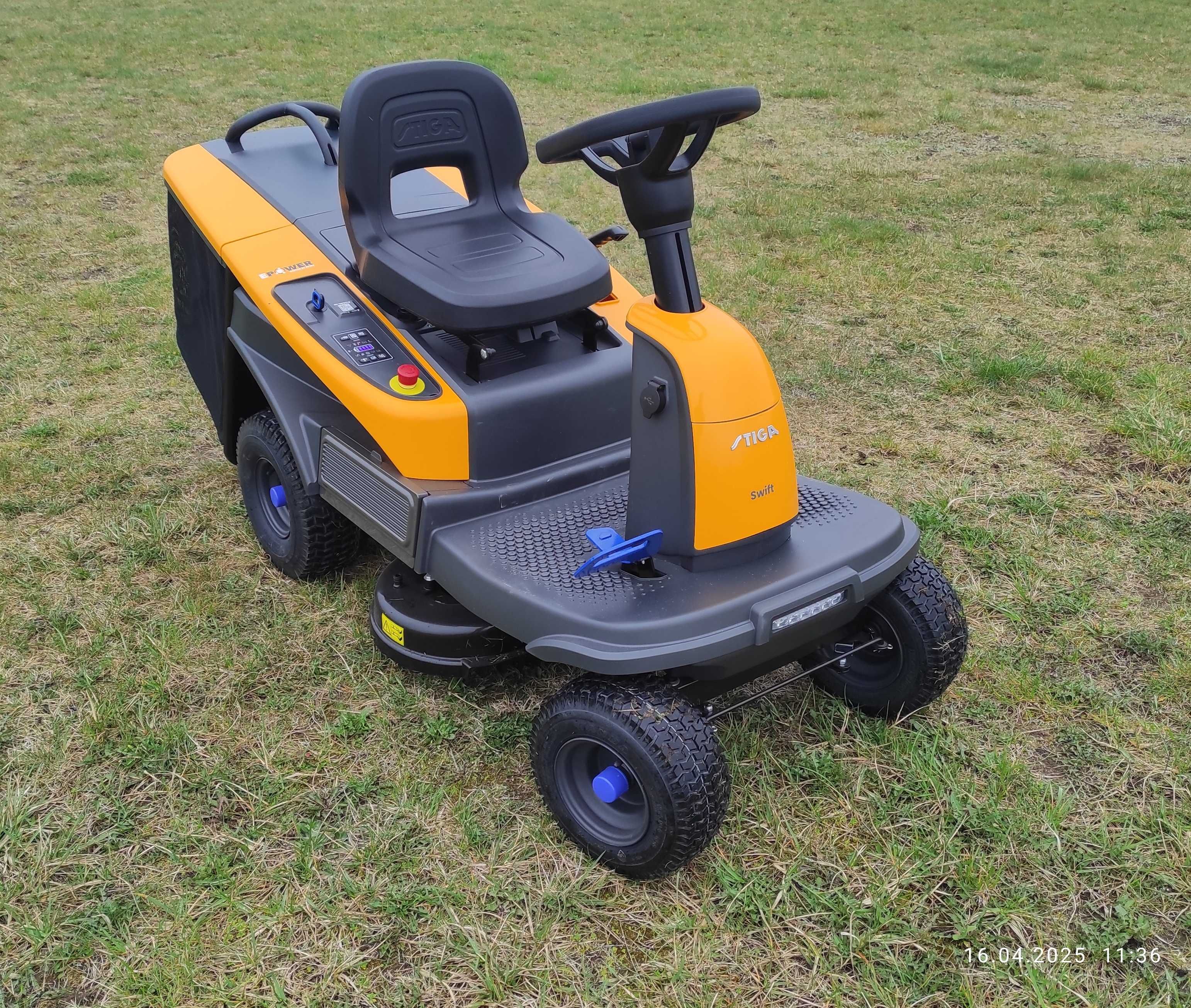 Traktor akumulatorowy STIGA Swift 372e 3x7.5 Ah + 1x5 Ah + ładowarka