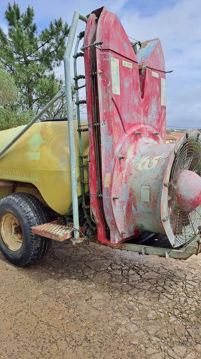 Pulverizador hardi 2000litros com comando eletricidade