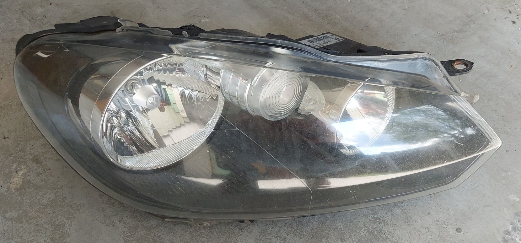 Komplet używanych lamp przednich  Volkswagen Golf VI - uszkodzone