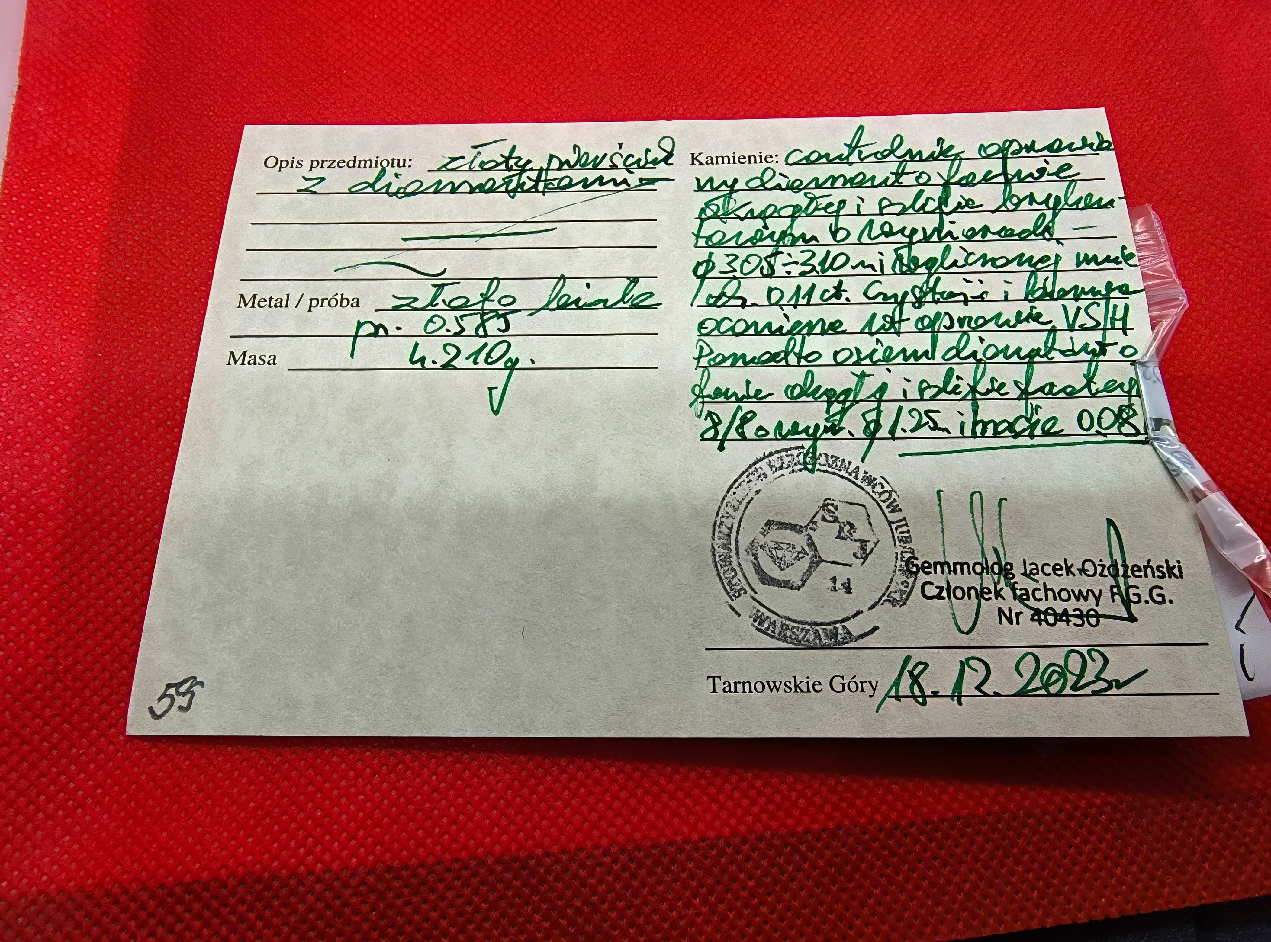Złoty pierścionek z brylantem i diamentami, certyfikat