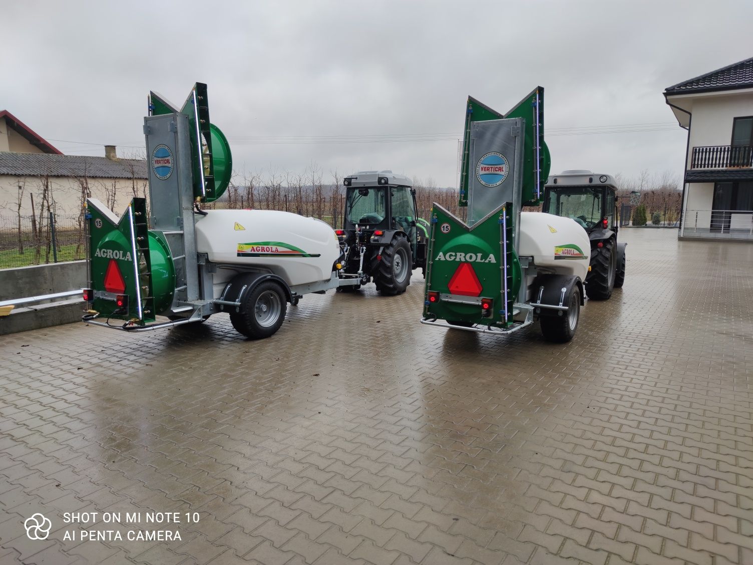 Opryskiwacz sadownicz Agrola 2000 v /Bravo 300