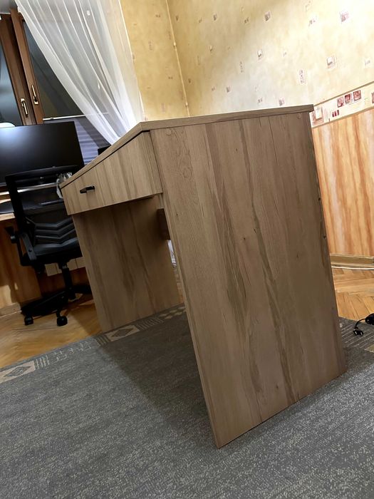 Zadb zadbane / Nowoczesne Biurko Dąb Sonoma z Szufladą - Stan Idealny