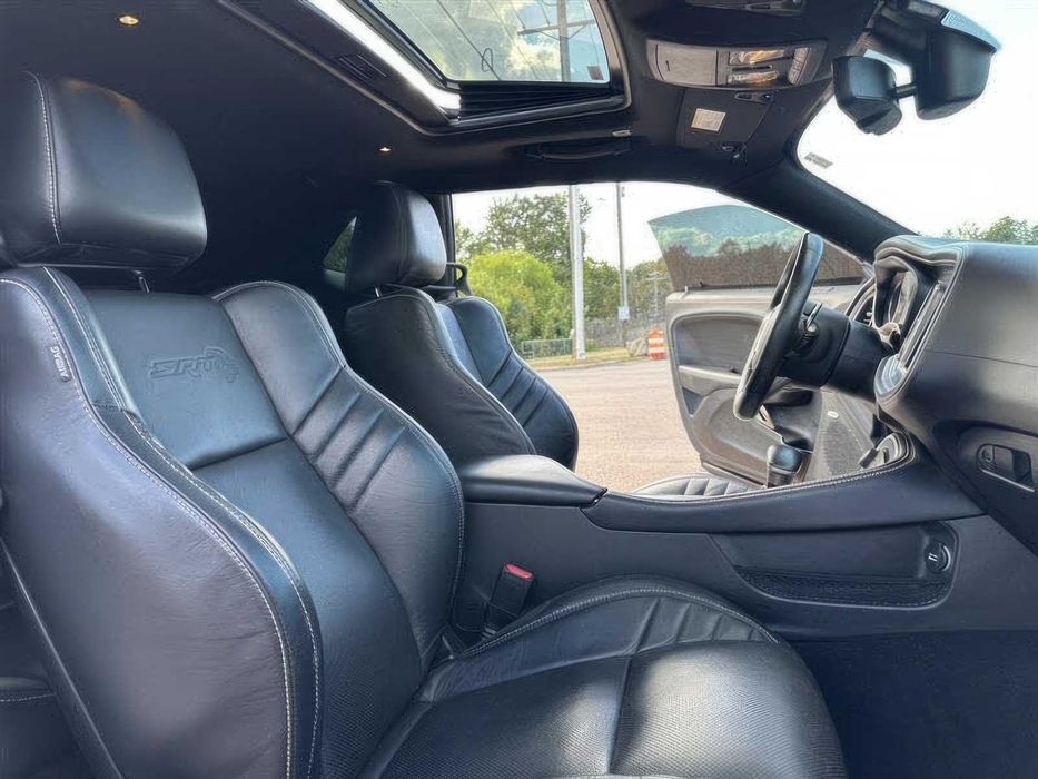 Dodge Challenger      2021