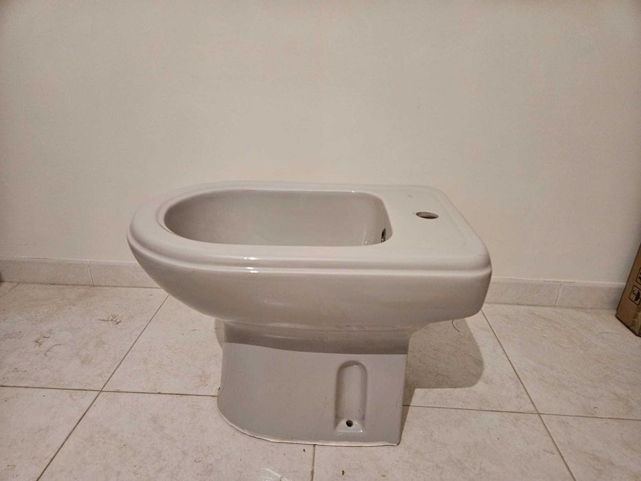 sanita com autoclismo + bidé