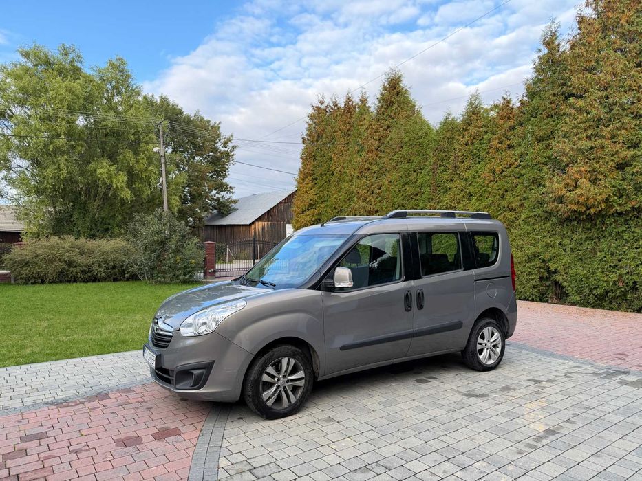 OPEL COMBO 2012 7-osobowy stan bardzo dobry
