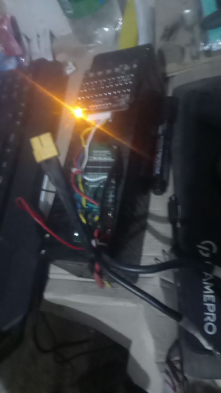 Зарядна станція 220/5 v.