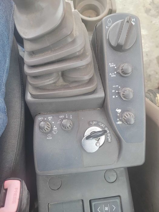 Купити з пдв екскаватор гусеничний 25 т. Hitachi zx 225 з compackt