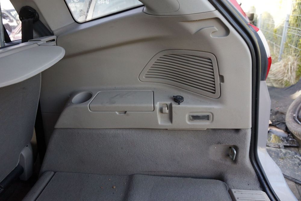 BOCZEK TAPICERKA BAGAŻNIKA PRAWA GRAND C-MAX II MK2 CB7 1747435 1844969 BEŻOWY FORD 2010-2019