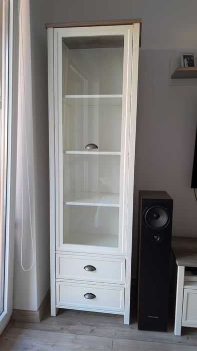 Witryna Cannet Black Red White – stan bardzo dobry, 250 zł