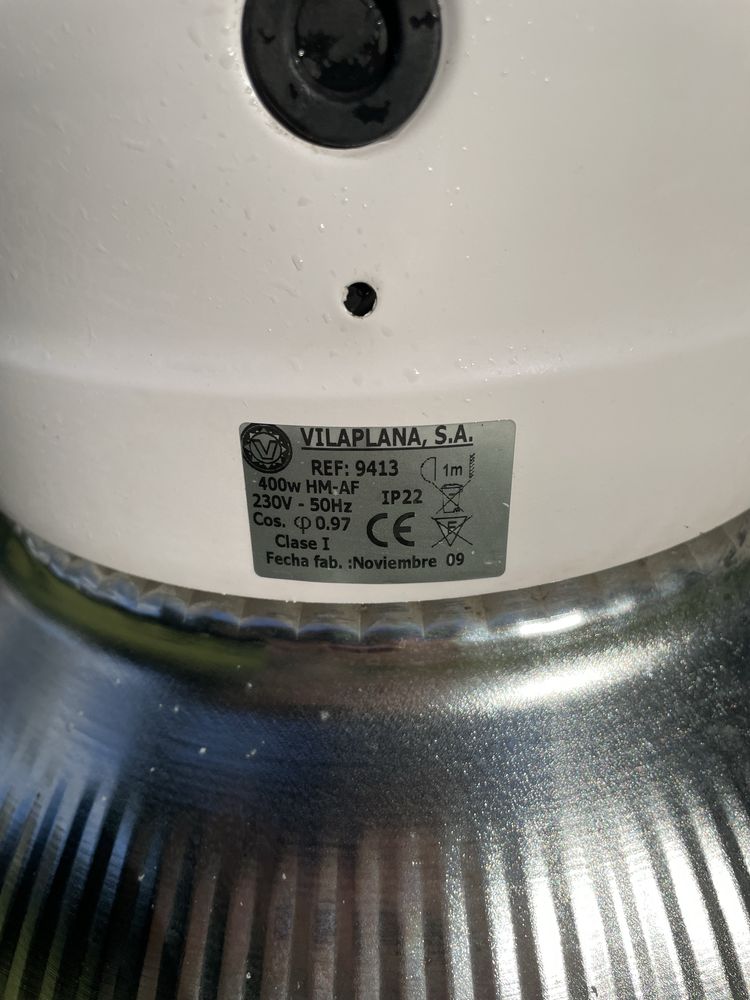 Candeeiros industriais com vidro e lampadas
