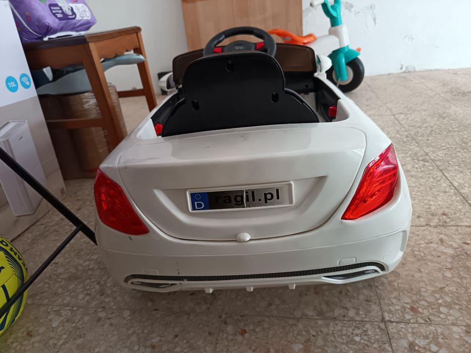 Carro elétrico infantil Mercedes com Som