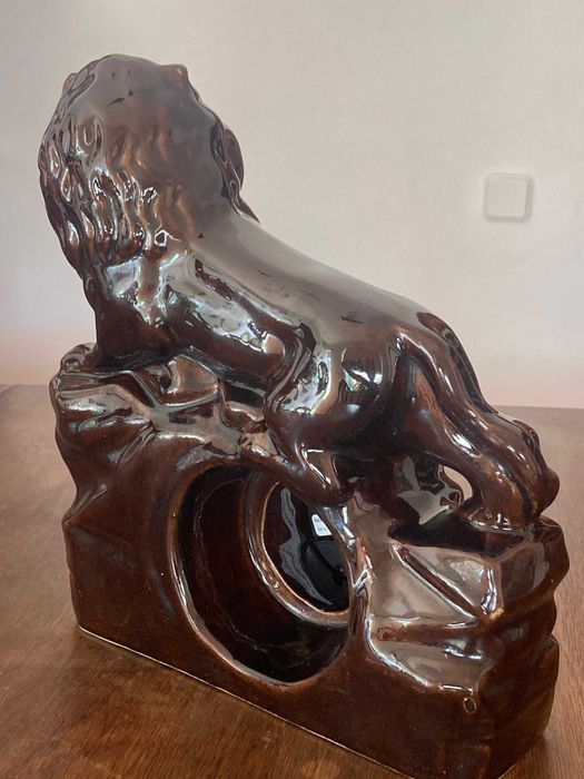 Relógio de mesa em ceramica