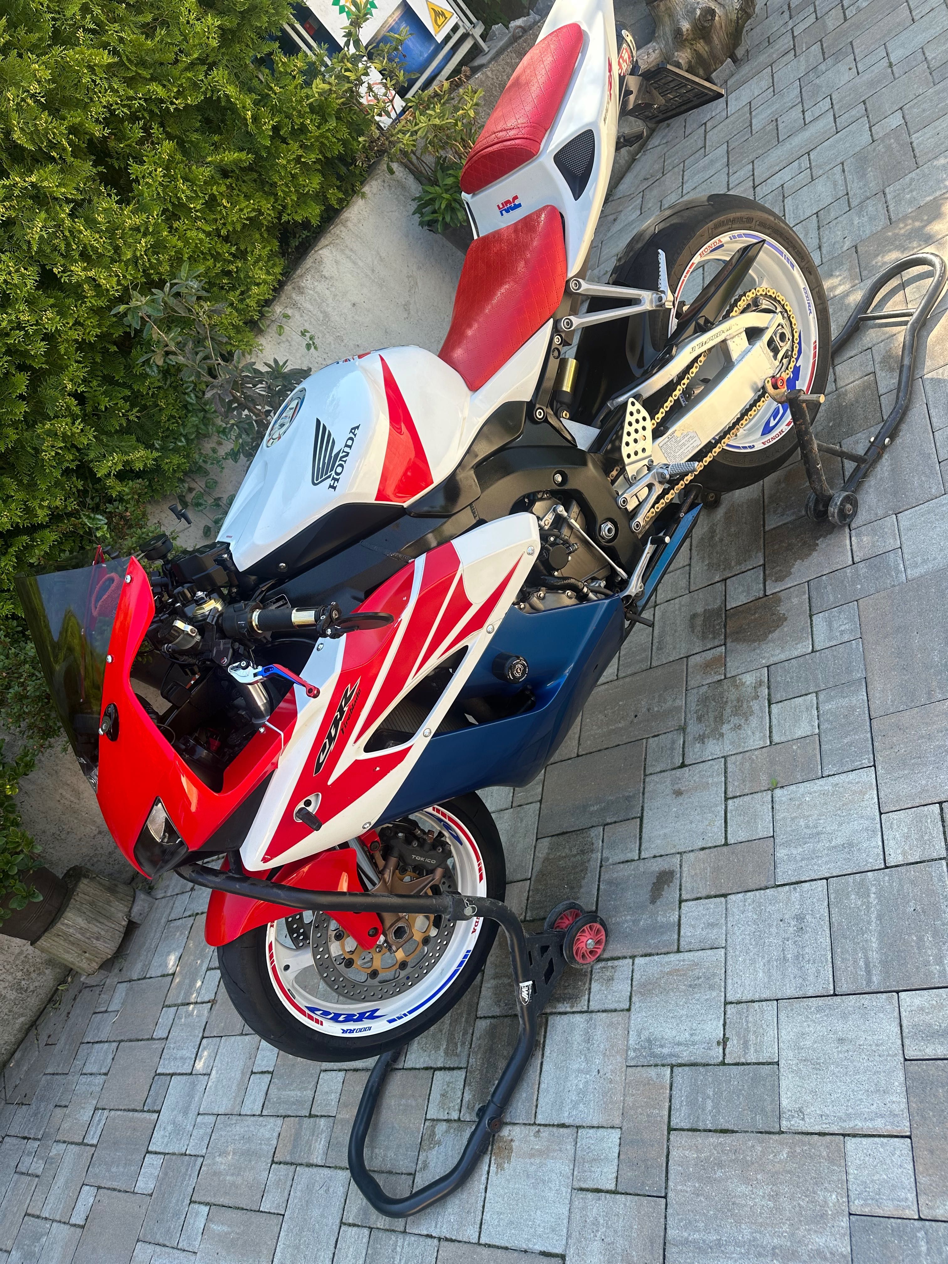 Honda CBR 1000rr sc 57