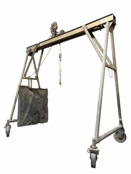 Suwnica bramowa jezdna 2.5 t