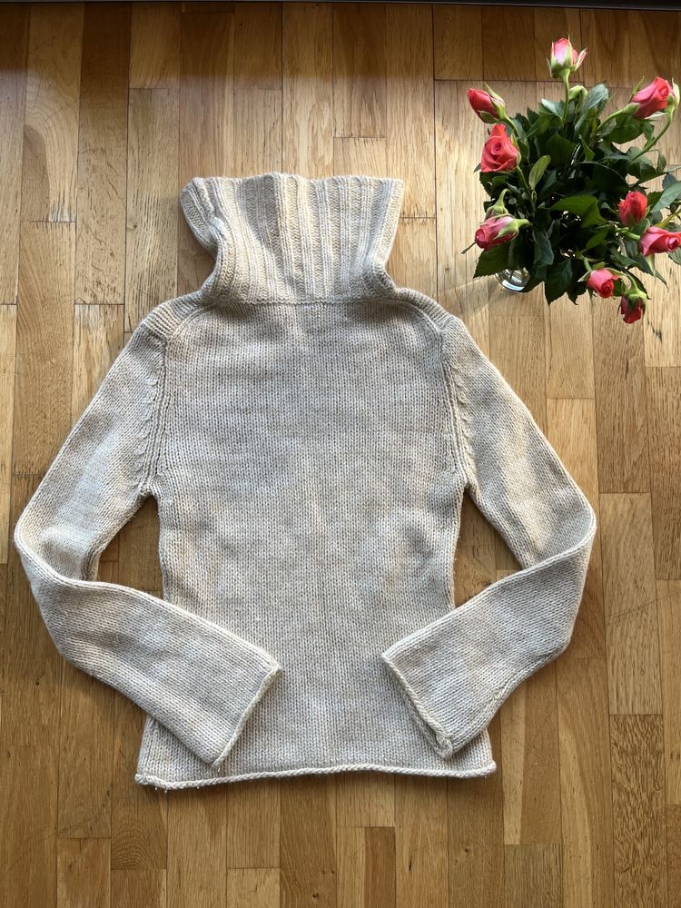 Beżowy gruby sweter golf casual wełna jagnięca angora Reserved M