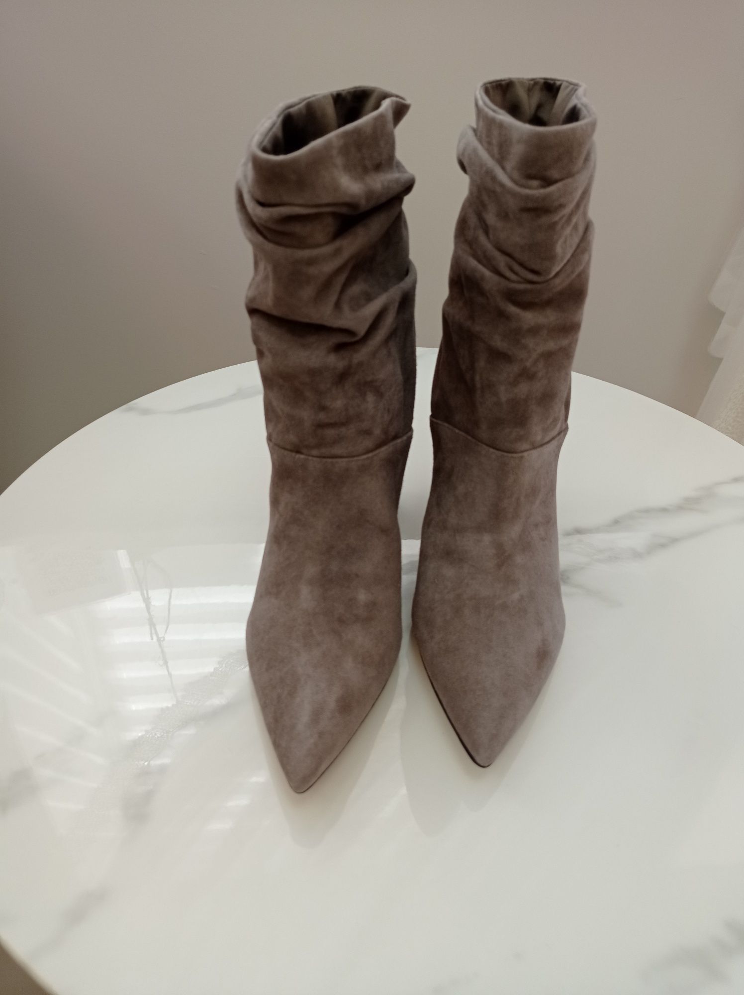 Черевики - козаки від Nine West. Light Gray Suede.