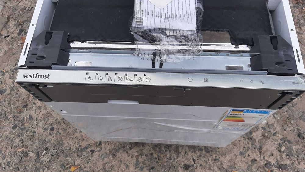 Продам новую посудомоечную машину Vestfrost BDW6012.Витрина. 11000грн.